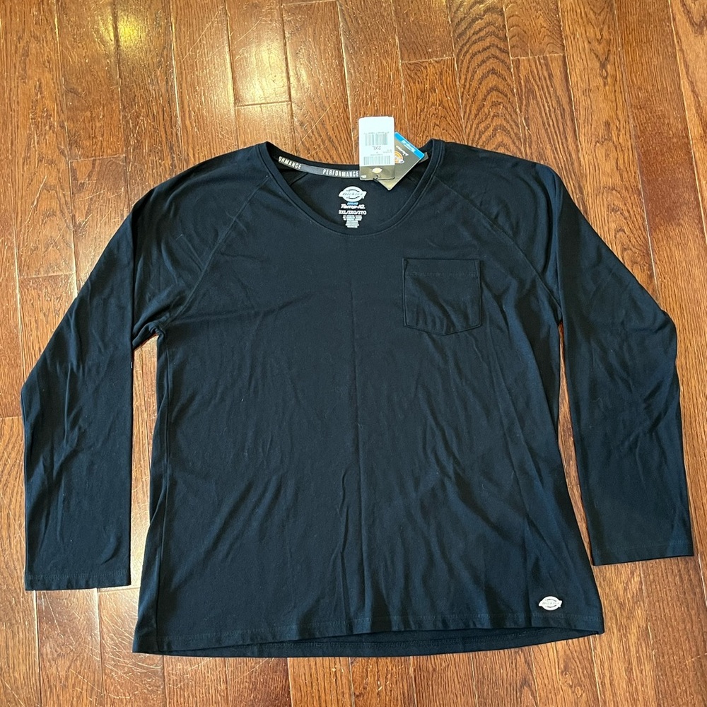 NWT Women’s long sleeve shirt by Dickies.